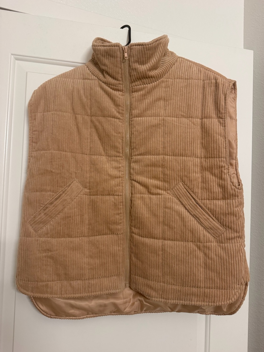 NWT Bluivy Women’s Corduroy Quilted Vest in Tan - Medium